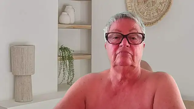 Mystery-Grandmother webcam