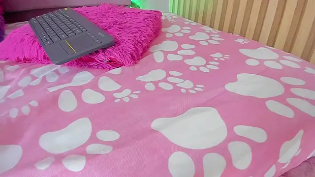 lovely__kiss__ - Lovely__kiss__'s free webcam - UK Sex Cams