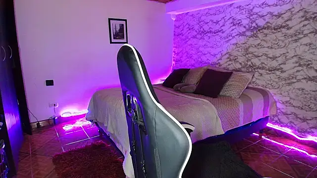 Camila_IRoose webcam