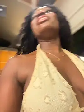 Webcam Model (ZarahFerreira)  is live.Free join now!