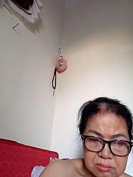 Hotestlove Stripchat cam model