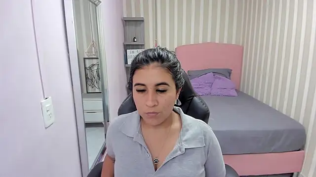 KATIAMOSS Stripchat cam model