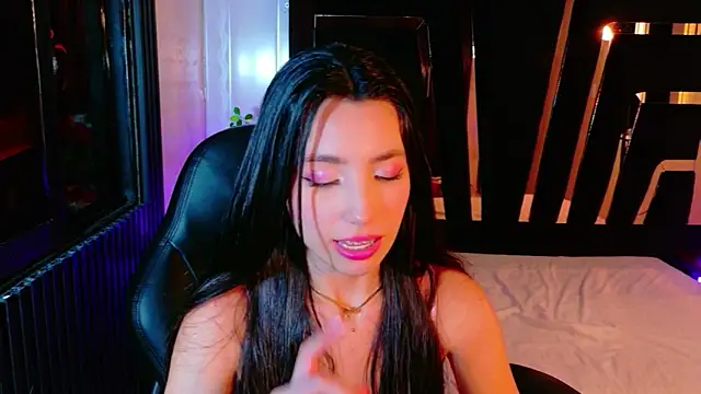 mialovelyn - MiaLovelyn's free webcam - UK Sex Cams