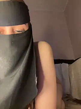 jumanaa (F young) - حطتني  التوب وريني فعلك🤴🏼🤴🏼👸🏻