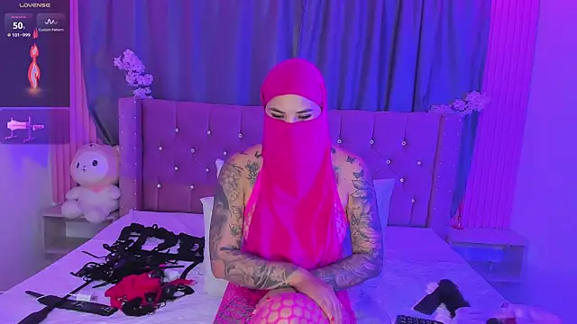 Nayla-Mouna live sex cam