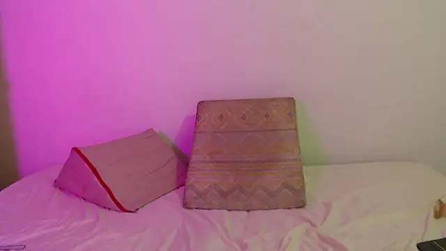 nikki__uwu - Nikki__uwu's free webcam - UK Sex Cams