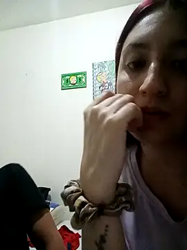 EsmeraldaNaim webcam