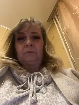 Irina2909@xh live sex cam