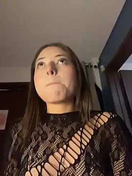 Webcam Model (PrettyAmber)  is live.Free join now!