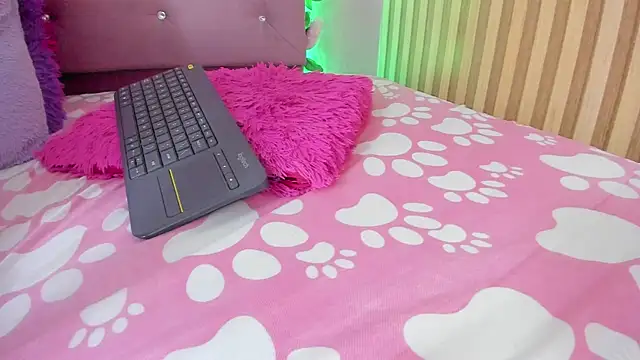 lovely__kiss__ webcam