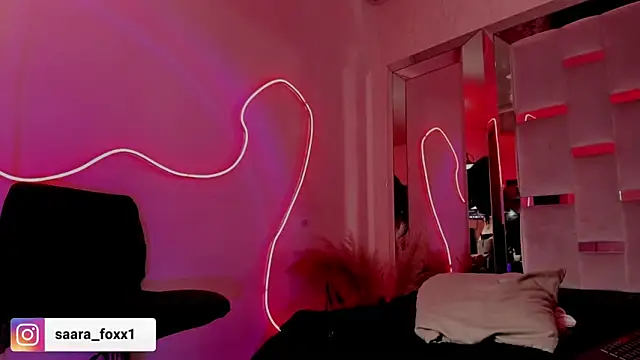 Sara_Foxx1 webcam