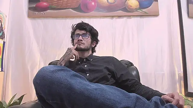 loggan_donnelly (Ask my age) - flash dick