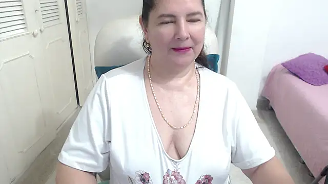 leonela_69 webcam