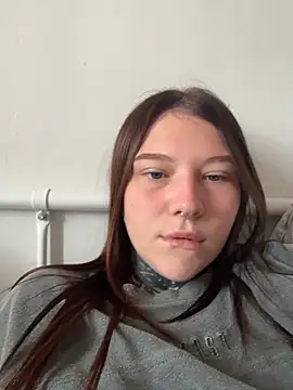 fionamurr (F teen) - lick nipples play with them 💦🤤