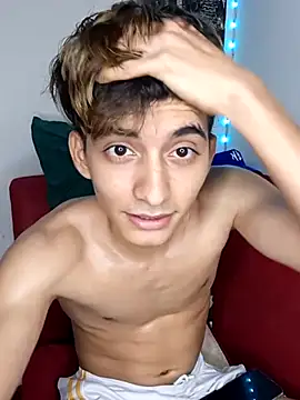 andy_kein (M young) - Show cum .I watch porn while I masturba.