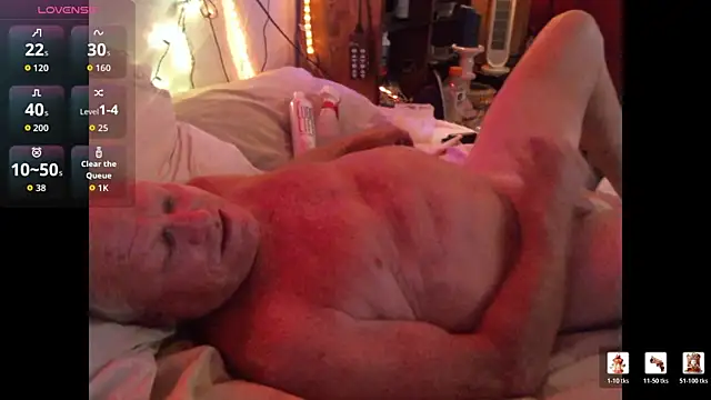 Pussyeat2please webcam