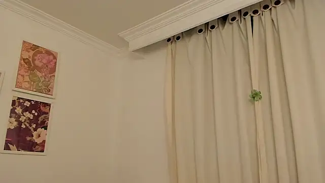 canelleGarces webcam