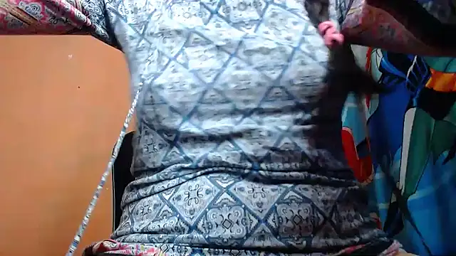 chandra_haraa (F milf) - finger in ass