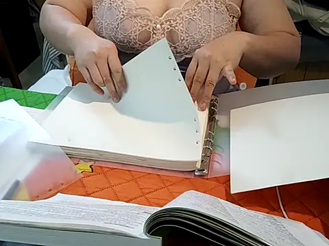 AngelwithEcup webcam