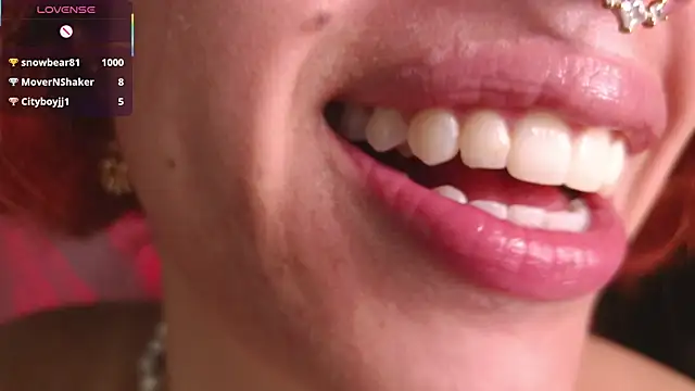 bri_von_dhara__ webcam