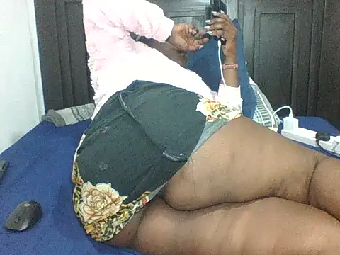 SexyTirries13 webcam