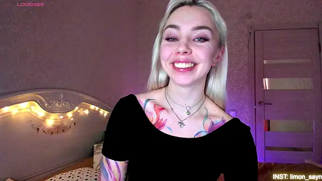 LillyMoure_ webcam