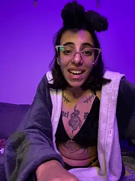 poison_ivy_29 (F young) - show tits and ass