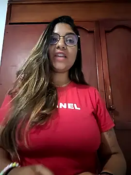 Webcam Model (Sofythom1)  is live.Free join now!