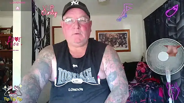 kinkyblueyes69 (M mature) - GET NAKED