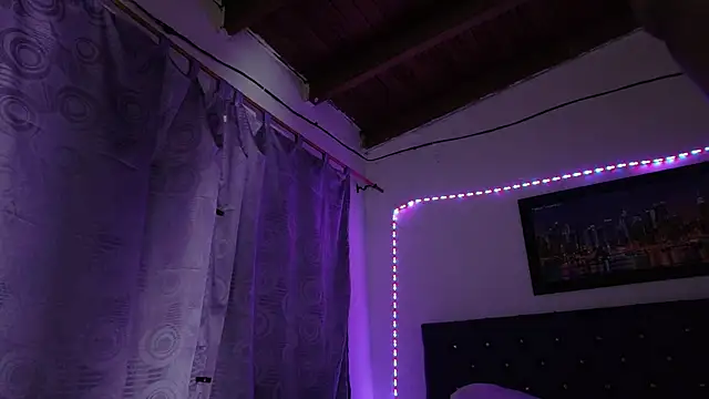 ebony_NeighborMoans webcam