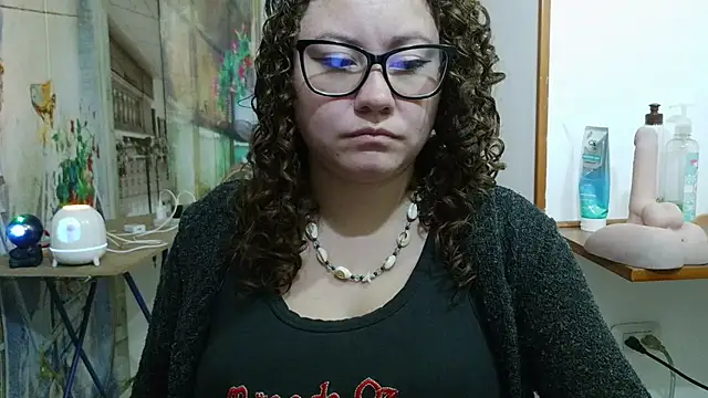 curly_greeneyed webcam