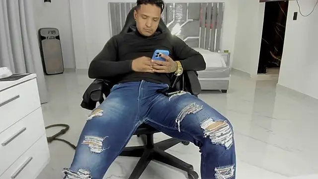 master_leather webcam