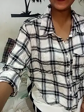 Webcam Model (Ceruu)  is live.Free join now!