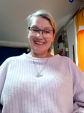 irinamaux Stripchat cam model