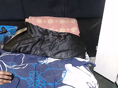 SweetHotBabby18 webcam