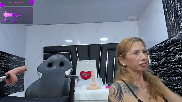 Ladyy_Scarlett webcam