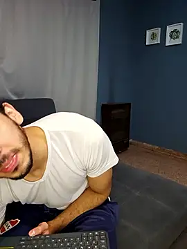 leoynicky98 (G young) - Show boobs + oil 🍒 💦