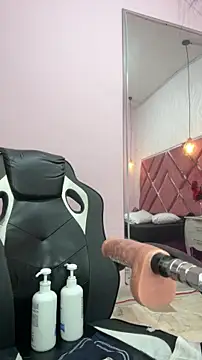 LunaaRosse from StripChat is Freechat