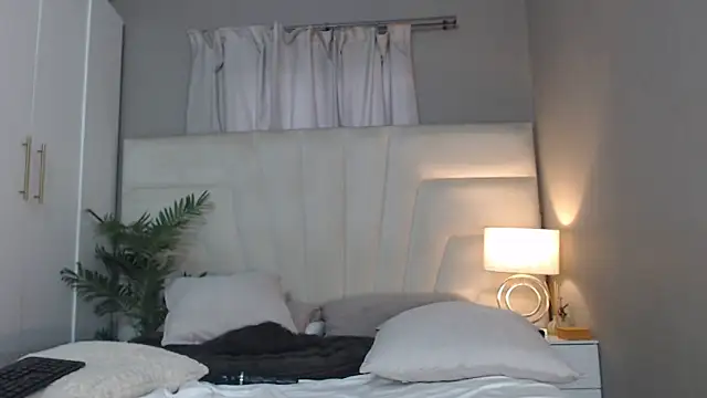 naughtyblackdolie webcam