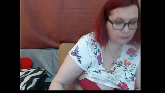 PlayfullMature webcam