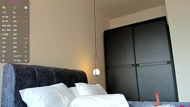 wow_lina (F young) - sensual blowjob with dildo