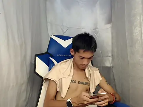 riks_tyler (Ask my age) - reach my goals to get me naked and cum