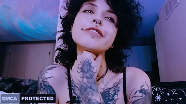 NaughtyLittleFox webcam