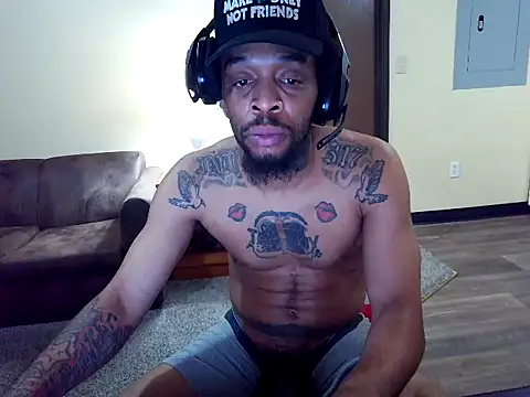 thefreakscomeoutatnight webcam