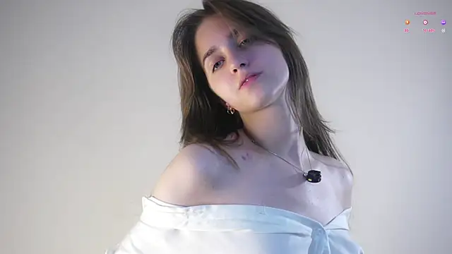 ClarineCasebolt webcam