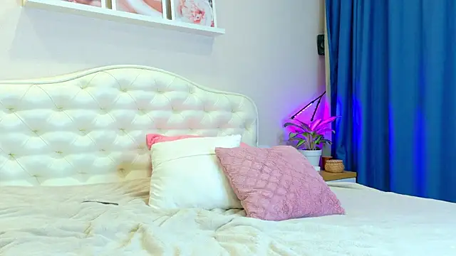 LadySweetWife webcam