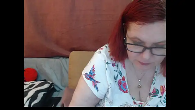 PlayfullMature webcam