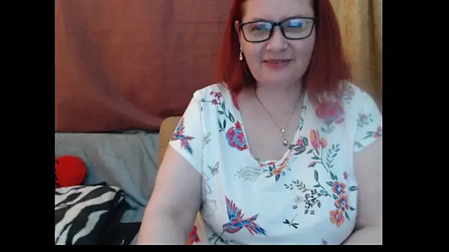 PlayfullMature webcam