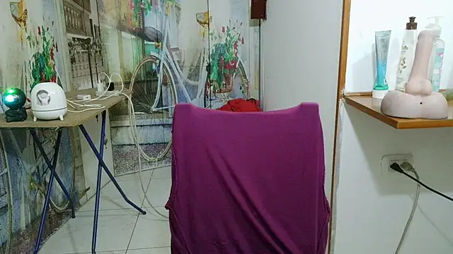 curly_greeneyed webcam