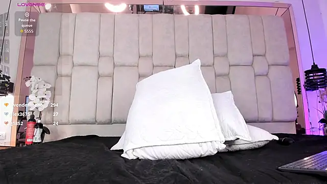 REINA_ADAHARA webcam